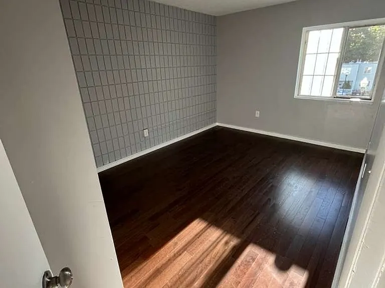 76 Sherman Ave — Photo 3