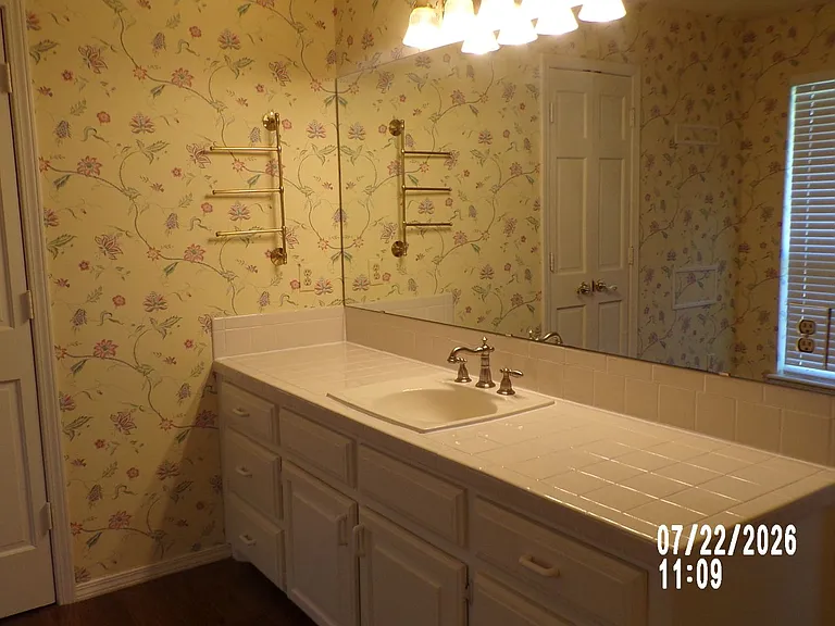 802 NW Seaton Pl — Photo 13