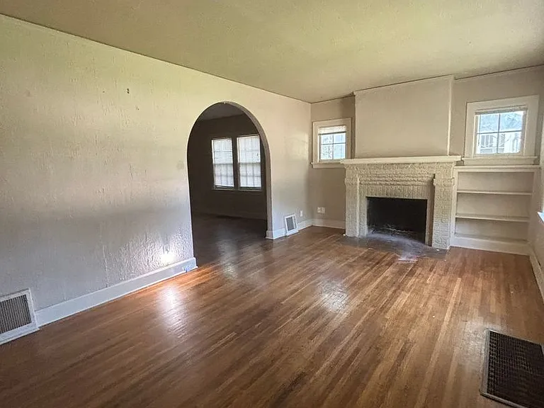 1435 Fairmount St — Photo 4