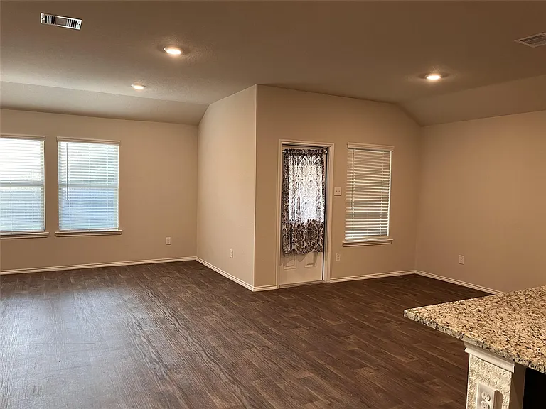 312 Comal Dr — Photo 18