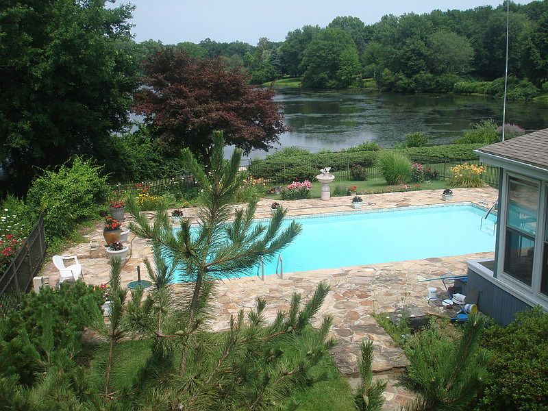 2nd image of 411 Prudden Ln