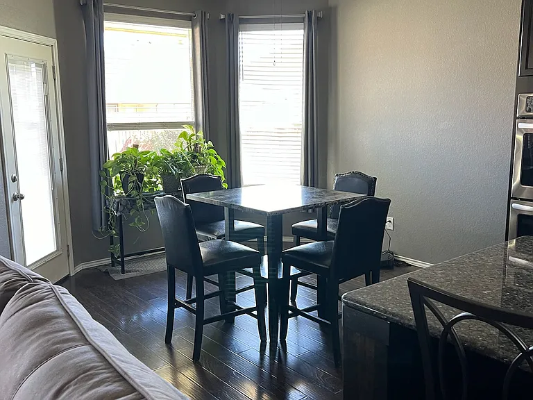5561 Othello Dr — Photo 9