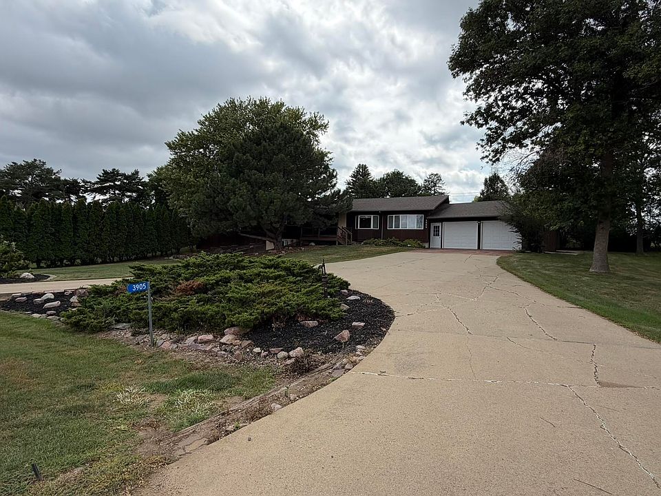 1st image of 3905 N Longview Ave