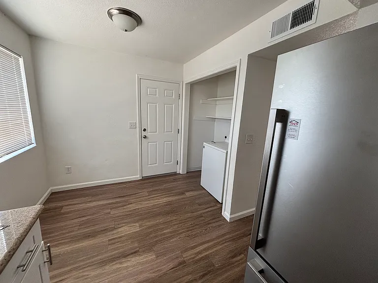 1335 Hobart Dr — Photo 5
