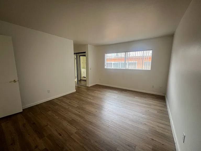 740 N Alfred St #204 — Photo 12