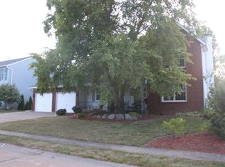 4920 Hamilton Dr, Davenport, IA 52807