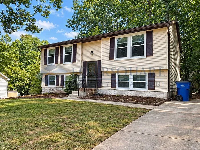 4 bed, 2.0 bath, 1758 sqft, $2,297 — Photo 2