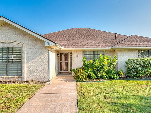 4th image of 3202 Forest Hill Dr