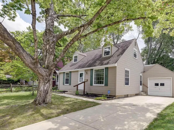 551 Colonial Ave, Worthington, OH 43085