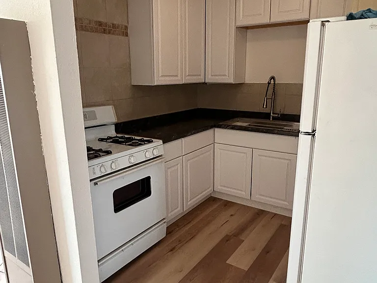 621 W Apache St #1/2 — Photo 7