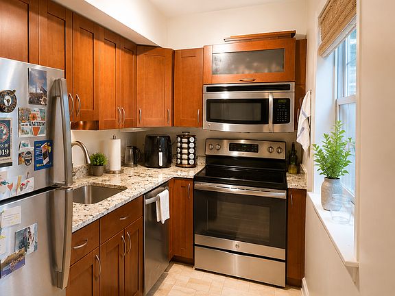 5th image of 1320 Fort Myer Dr APT 812