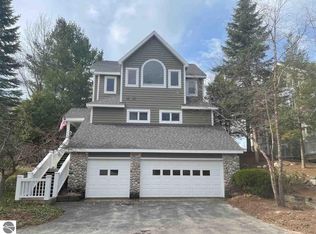 4 Chimney Rdg, Glen Arbor, MI 49636