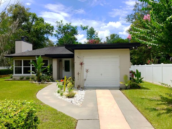 701 Mayfair Cir