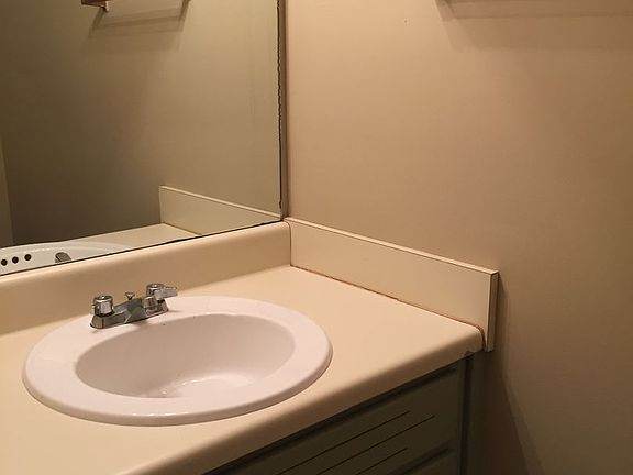 5th image of 150 Yellow Jacket Dr APT 30