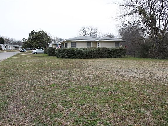 2nd image of 3700 Kris St