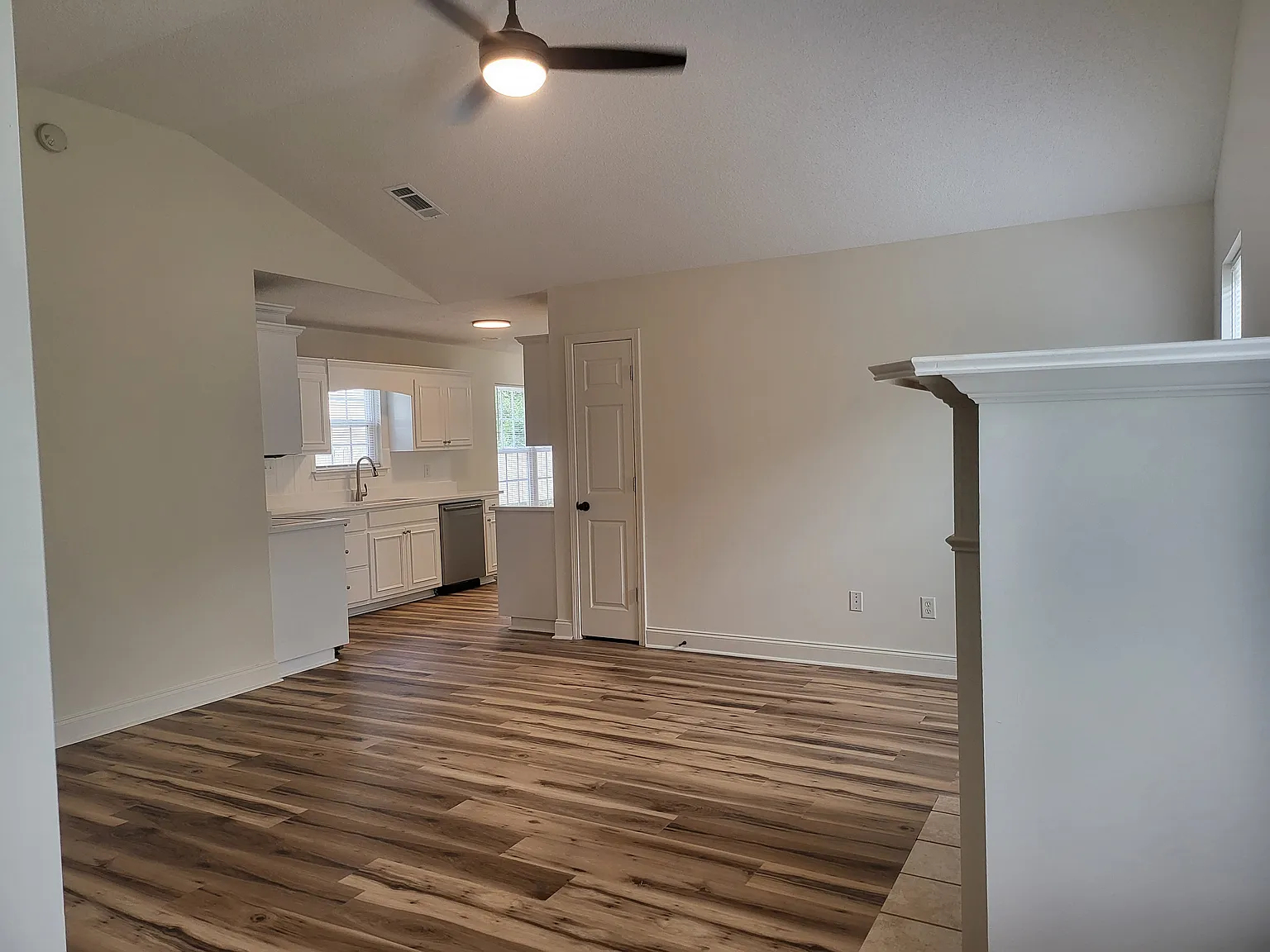 3 bed, 1190 sqft, $1,695 — Photo 4