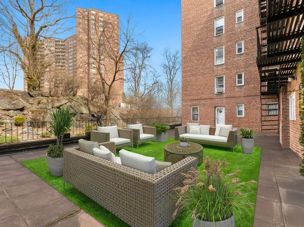 5639 Netherland Avenue image 6 of 7