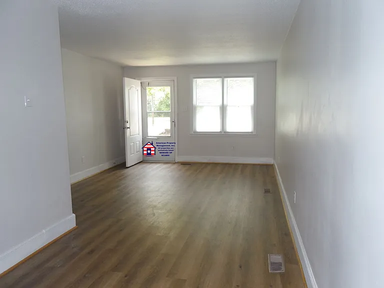1007 Evergreen Ave #B — Photo 2