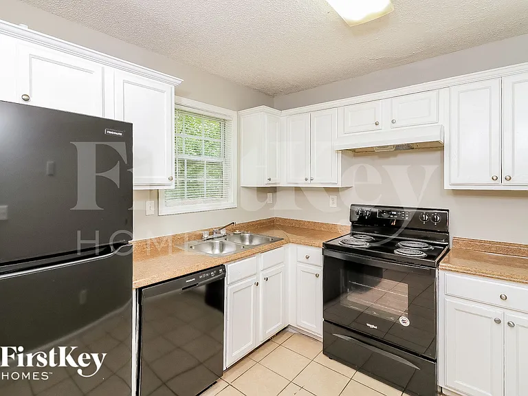 6013 Radford Dr — Photo 9