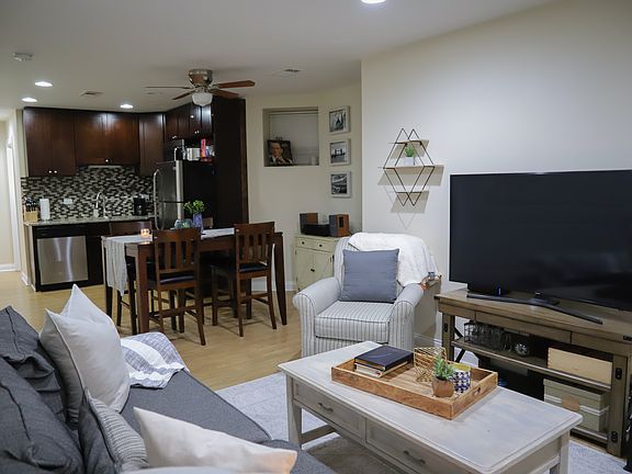 2nd image of 2252 W Lawrence Ave #G