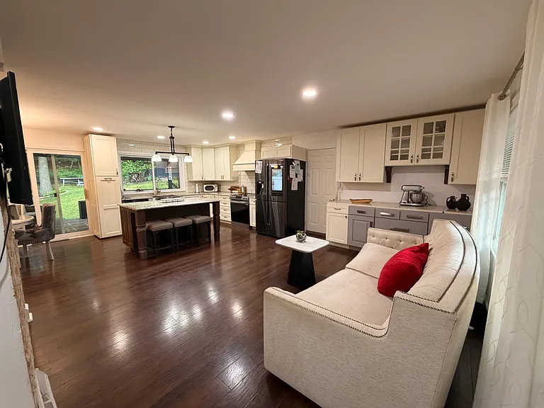 580 Adaway Ave SE — Photo 1