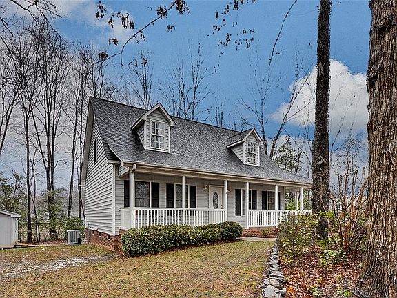 2nd image of 2411 Regency Dr