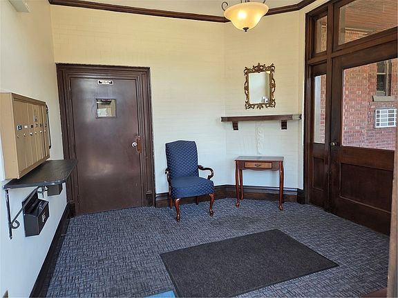 4th image of 701 4th St APT 2