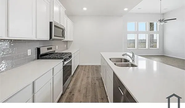 4 bed, 2532 sqft, $3,555 — Photo 3