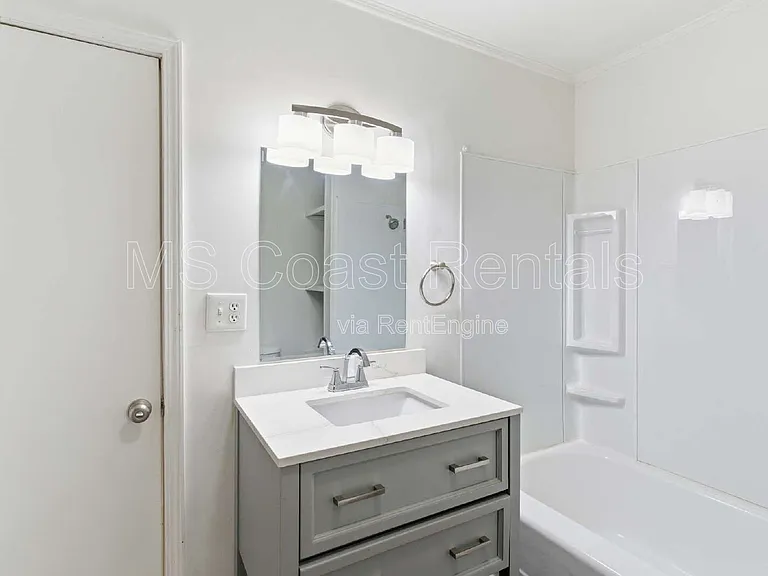 20 Martha Ave — Photo 22
