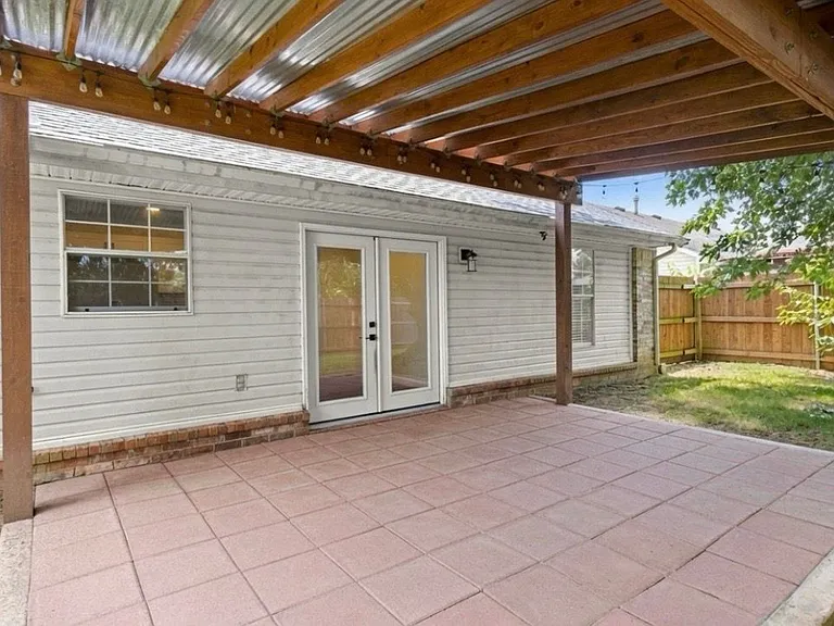806 Michael St — Photo 17