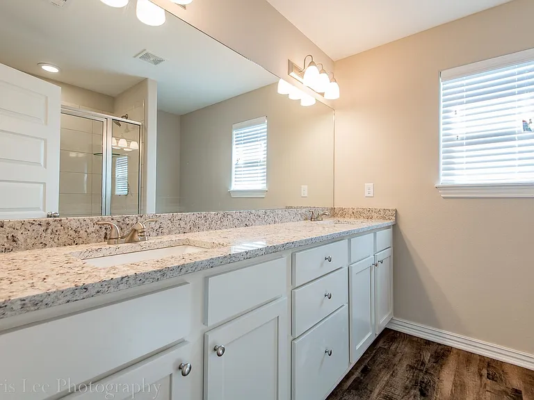1635 S Borden St — Photo 11