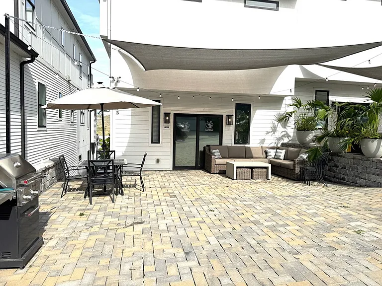 425B 36th Ave N #4-ID1039079P — Photo 47