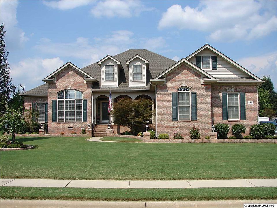 1st image of 135 Holbrook Dr