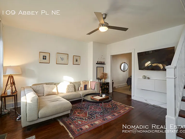 1109 Abbey Pl NE — Photo 2