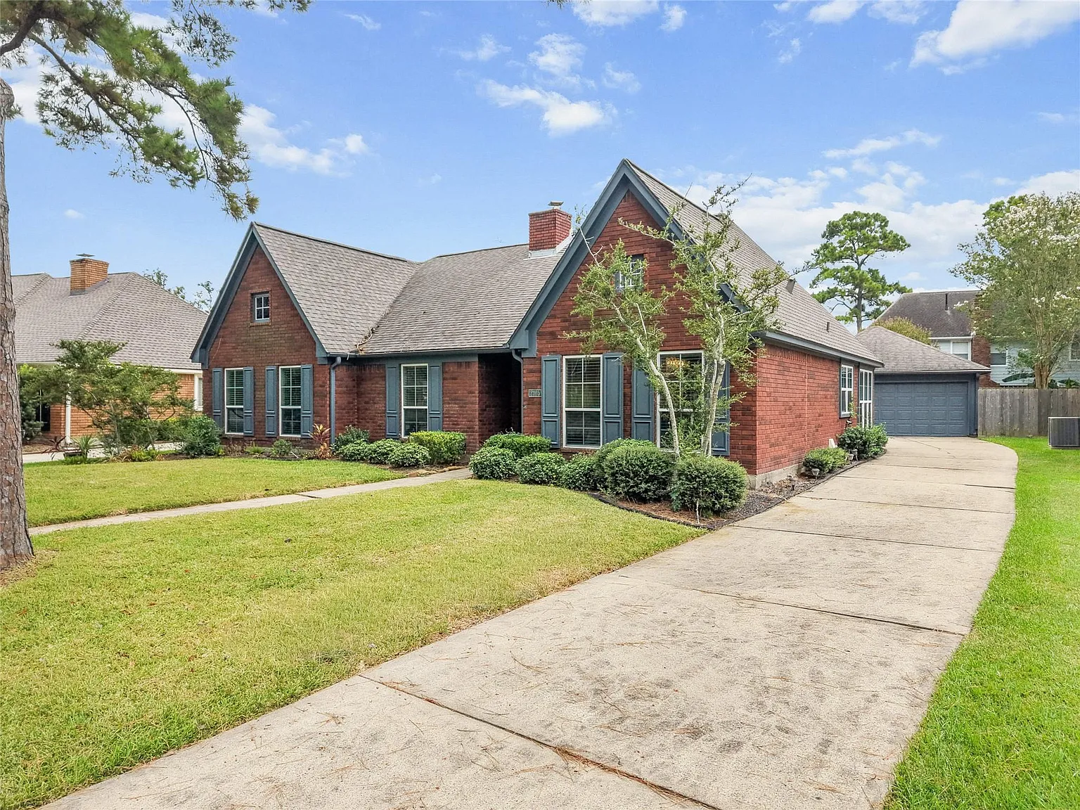 4 bed, 2.0 bath, 3494 sqft, $3,300 — Photo 2