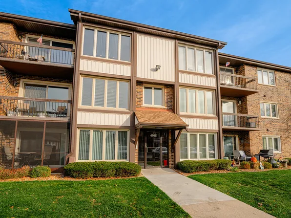 4908 Circle Ct APT 303, Crestwood, IL 60418