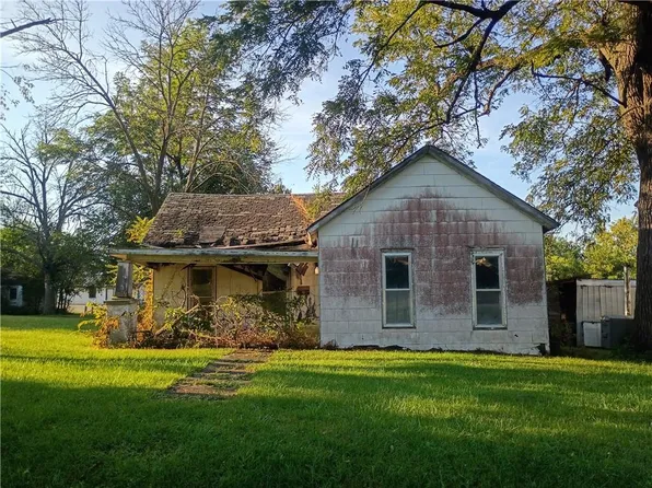 109 W 5th St, Stanberry, MO 64489