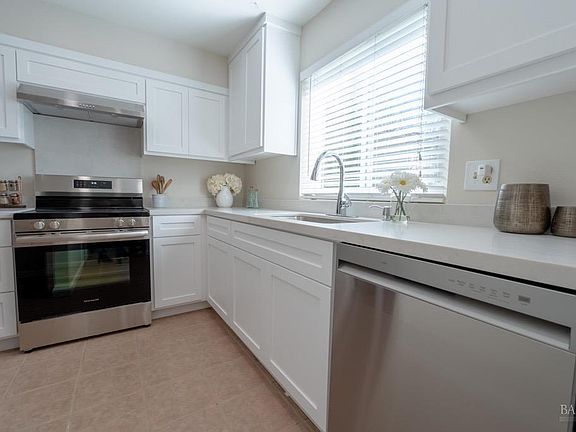 3rd image of 520 Santa Alicia Drive