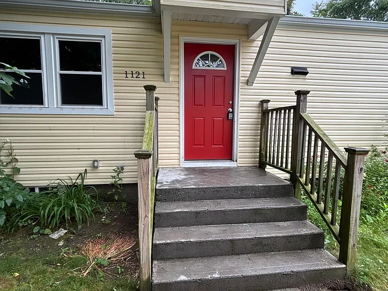 1121 Woodcrest Ave #B — Photo 2