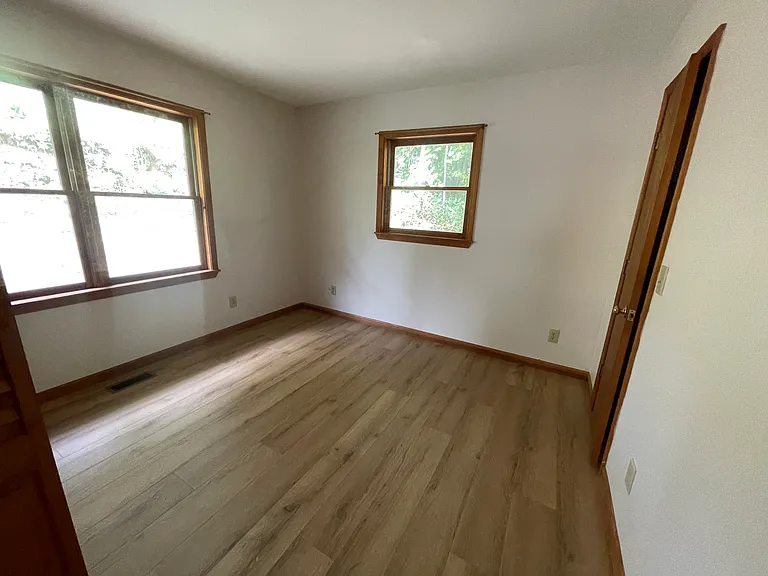 752 Meadow Brook Ln — Photo 9