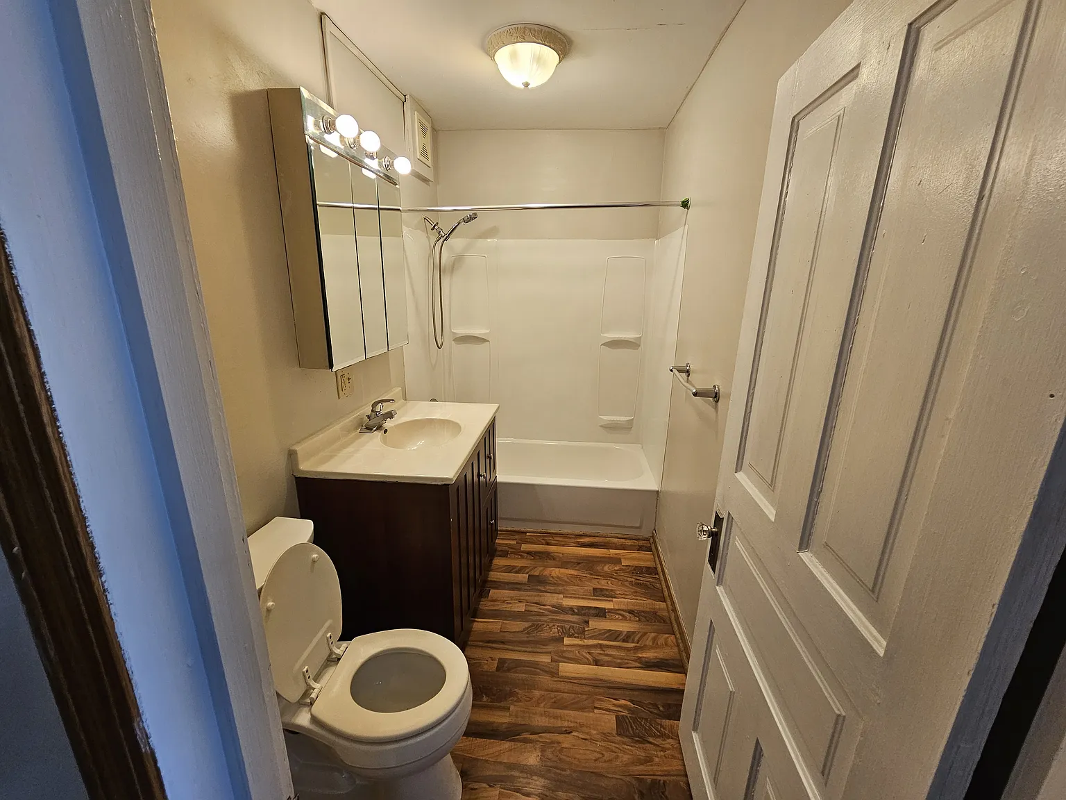 1 bed, 950 sqft, $1,150 — Photo 2