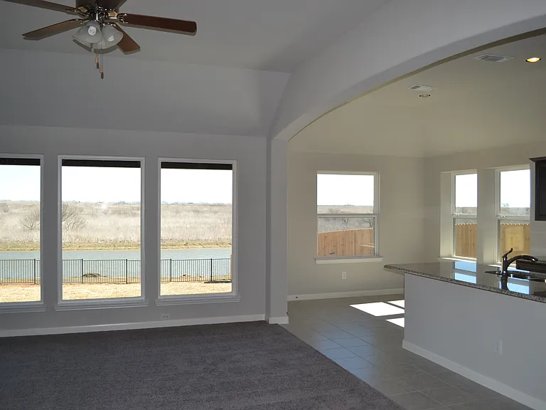 5090 Royal Springs Dr — Photo 2