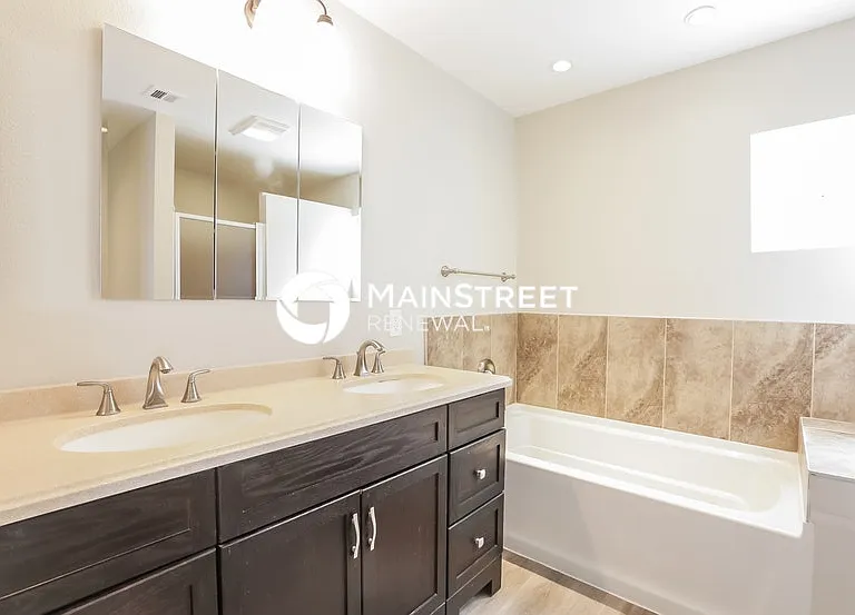 4570 Paseo El Rio Dr — Photo 13