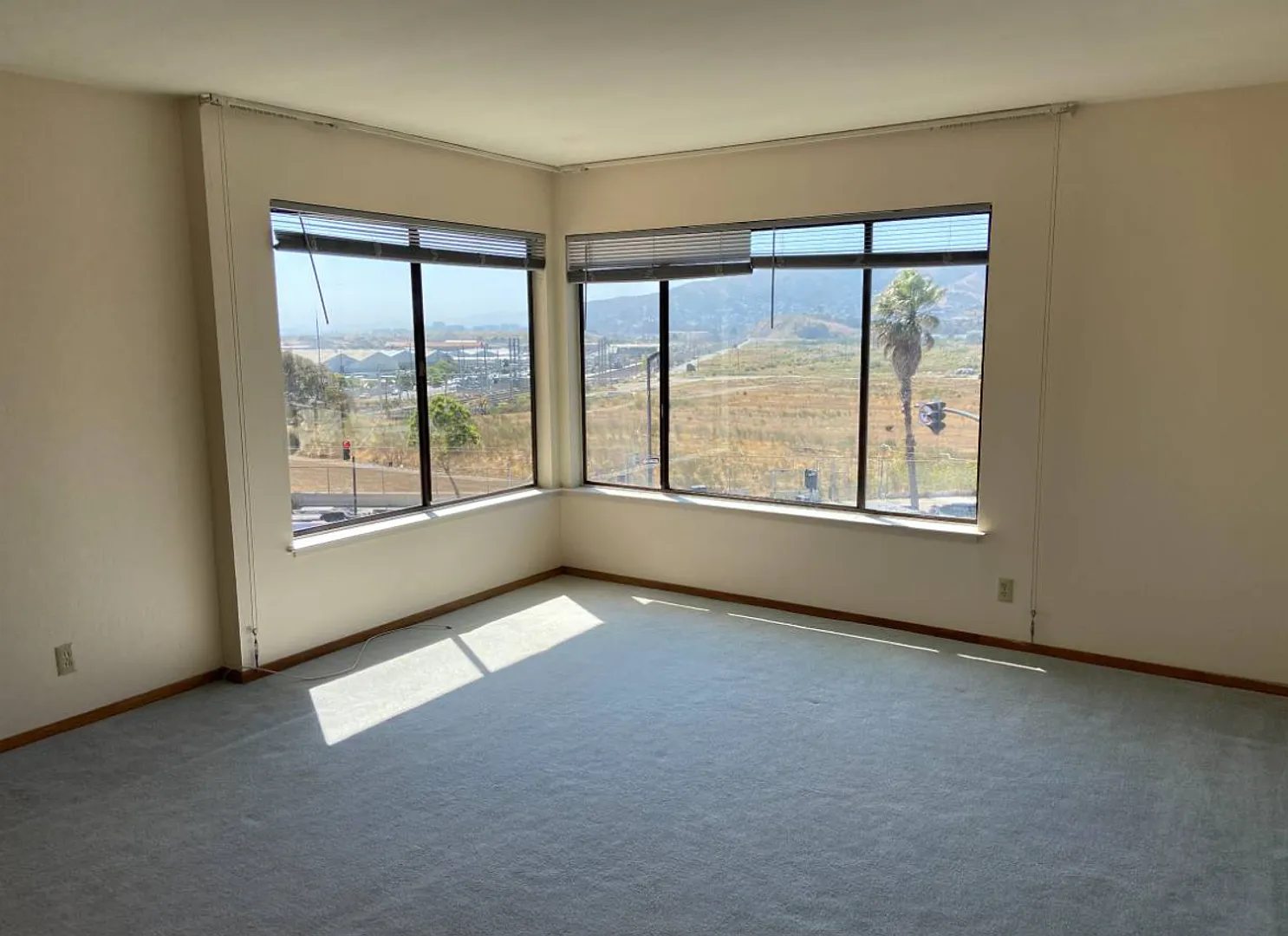 Top Floor 1 Bedroom 1 Bathroom Apartment — Photo 4