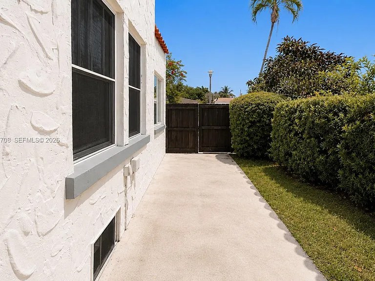 2272 SW 11th Ter — Photo 22