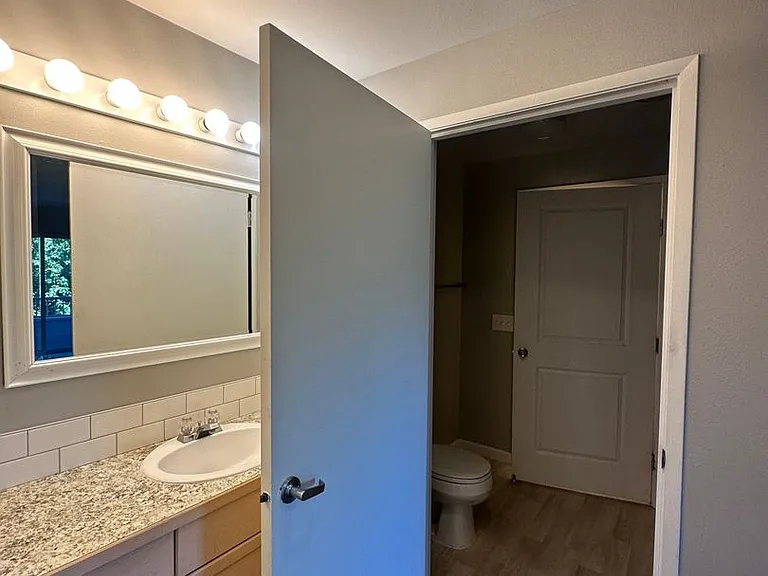 Interlake Apartments — Photo 28