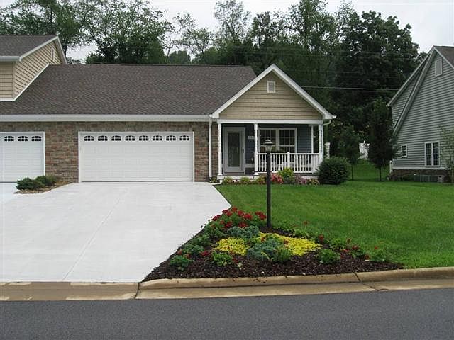 2nd image of 11529 Meadowood Dr