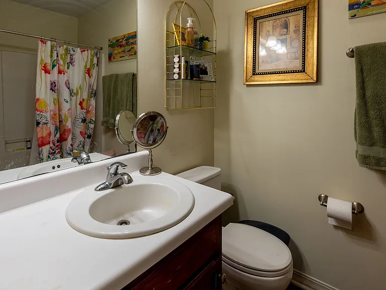 211 Chevy Chase Dr — Photo 28