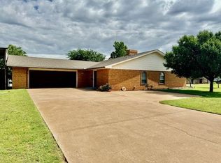 2305 W Commerce Rd, Clinton, OK 73601