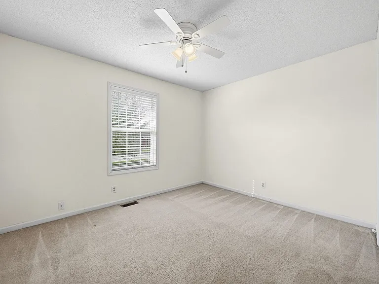 1361 Jenny Ln — Photo 29